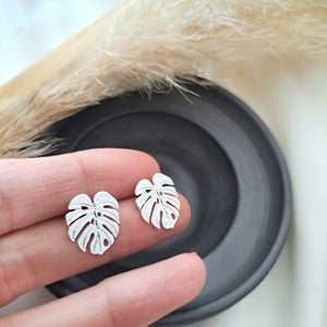 
                
                    Load image into Gallery viewer, Leaf Studs Monstera Earrings Gold / Silver
                
            