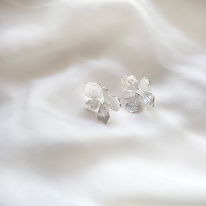 Flower Stud Earrings Gold / Silver