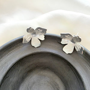 Flower Stud Earrings Gold / Silver