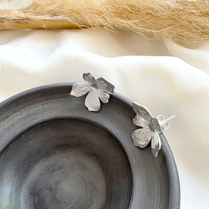 Flower Stud Earrings Gold / Silver