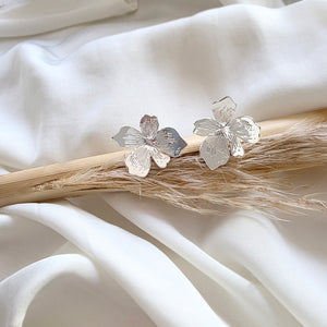 Flower Stud Earrings Gold / Silver