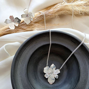 Flower Botanical necklace Gold / Silver