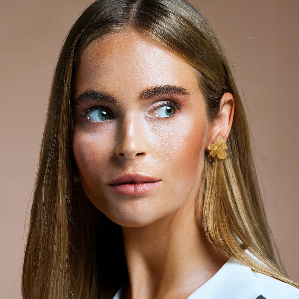 Flower Stud Earrings Gold / Silver