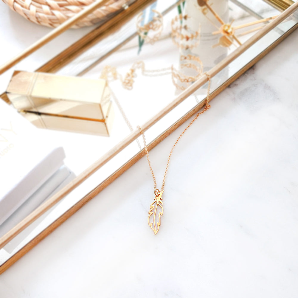 
                
                    Load image into Gallery viewer, Boho minimalist feather charm necklace 
                
            