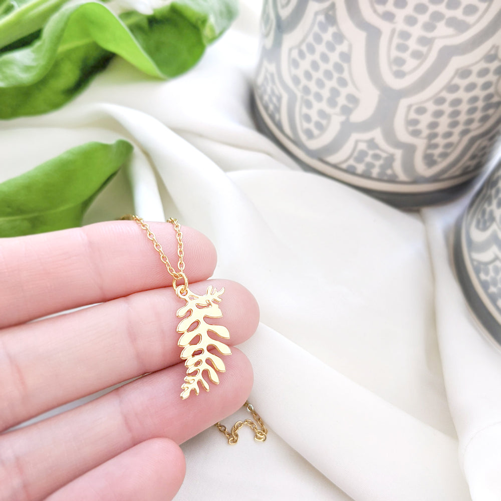 Tiny leaf necklace Gold