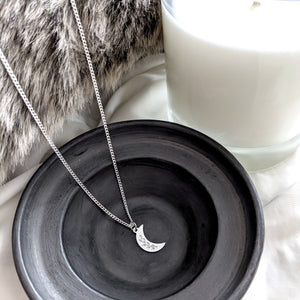 
                
                    Load image into Gallery viewer, Crescent Moon with wheat Engraving Necklace Gold / Silver
                
            