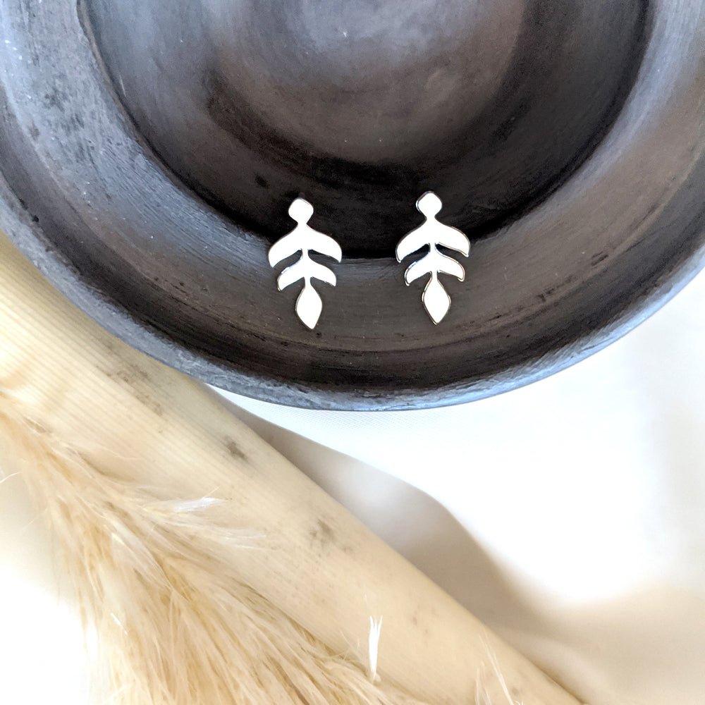 Tiny Wheat Leaf Earrings Gold / Silver