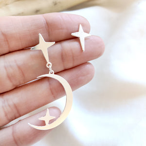 
                
                    Load image into Gallery viewer,  statement moon crescent post earrings silver
                
            