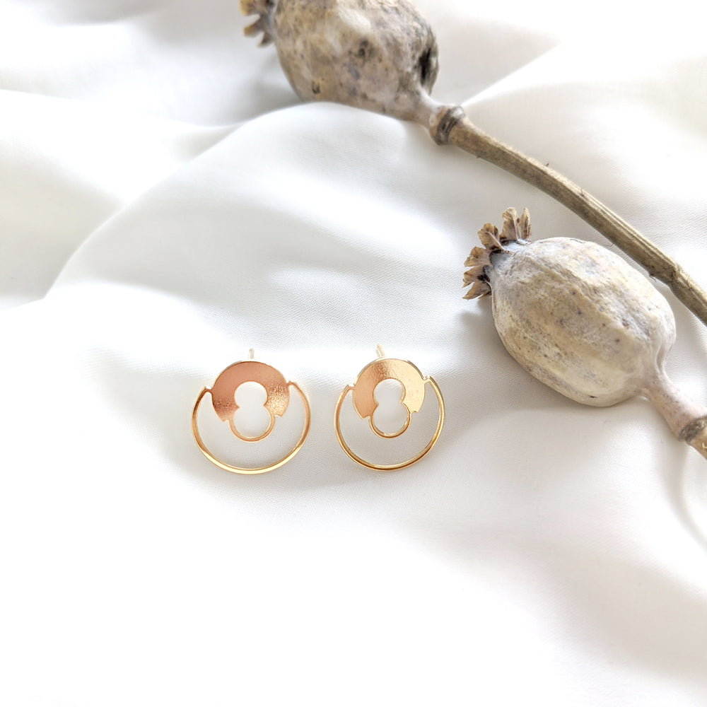 Round Lock minimalist stud Earrings Gold / Silver