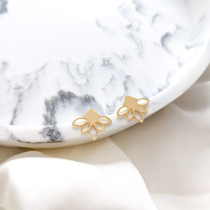 
                
                    Load image into Gallery viewer, Lotus Studs Lotus Earrings gold
                
            