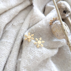 
                
                    Load image into Gallery viewer, Tiny Snowflake earrings gold
                
            