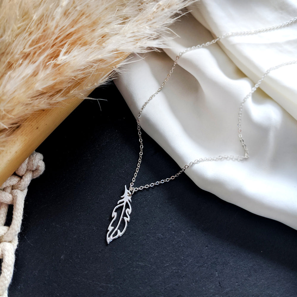 Small Boho Feather Necklace Gold / Silver