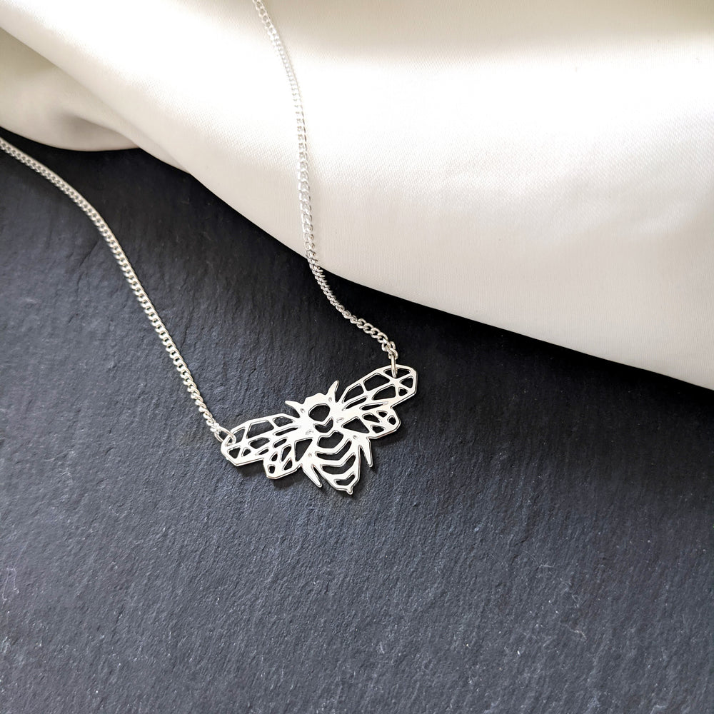 
                
                    Load image into Gallery viewer, Bee Insect Necklace Gold / Silver
                
            