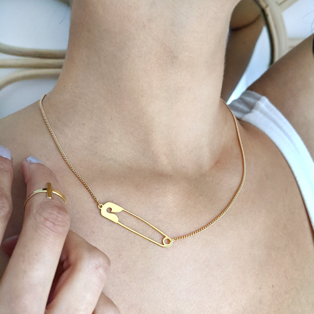 Safety Pin Necklace Gold / Silver